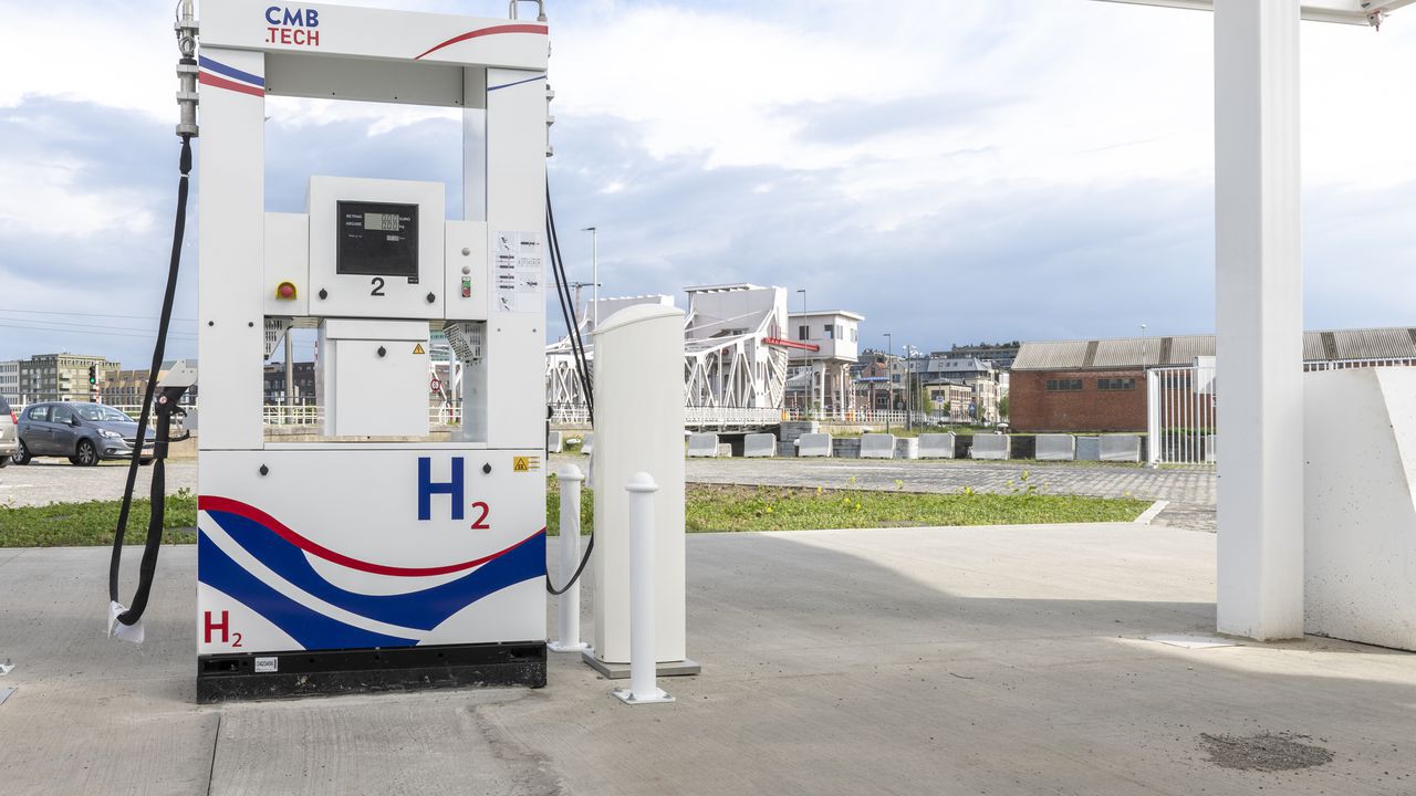 CMB hydrogen fueling station
