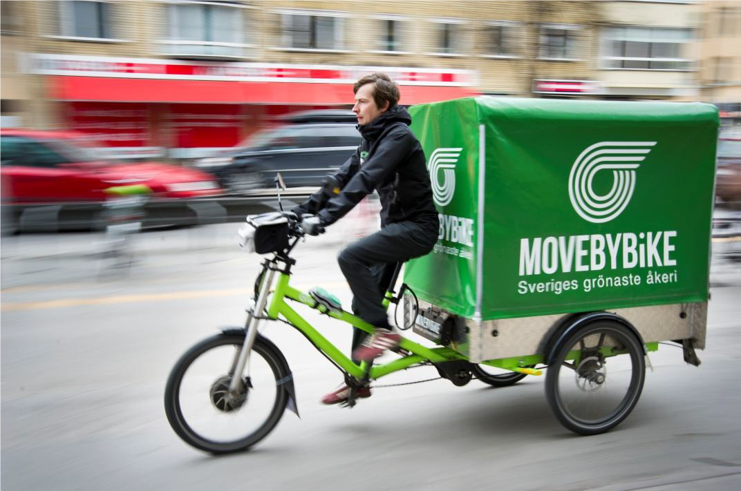 Communal service boxes for sustainable deliveries